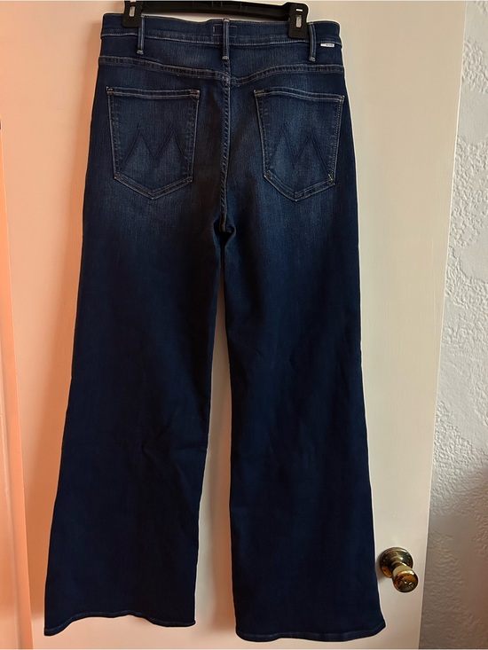 MOTHER Denim - NWT
MOTHER
THE HUSTLER ROLLER SNEAK
Trouble Maker
Size 32
Inseam 32